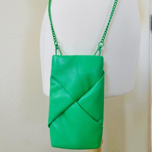 A New Day Green Crossbody Bag | 3 Compartments | NWOT - Picture 1 of 4